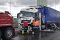 Schwerer LKW VU PKlemm A 4 Rich Olpe auf der Rodenkirchener Bruecke P388